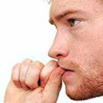 Непроизвольное подергивание мышц по всему телу и в конечностях: причины и лечение